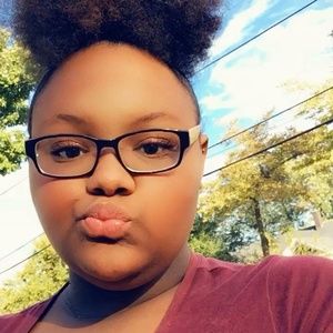 Meet your Posher, Elissa